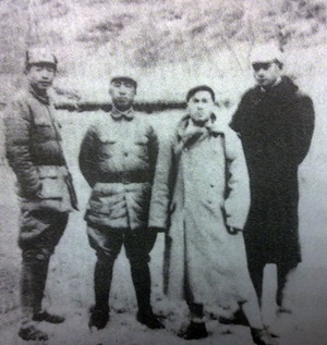 1939年11月，中央军委总参谋部的郭化若、滕代远、曹祥仁等在延安合影。