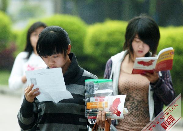 广西逾8万名考生因公务员考试泄题重考(图)
