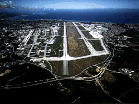 资料图：驻日美军嘉手纳基地，这里是美军在远东地区最大的空军基地。