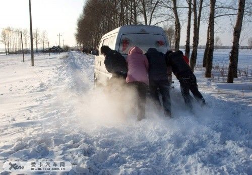 后驱车在雪天行车的弊病