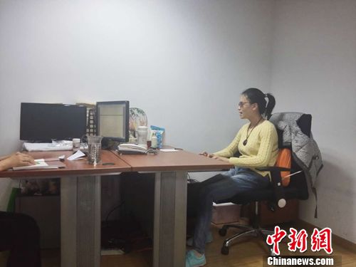 中国盲文出版社的编辑在工作