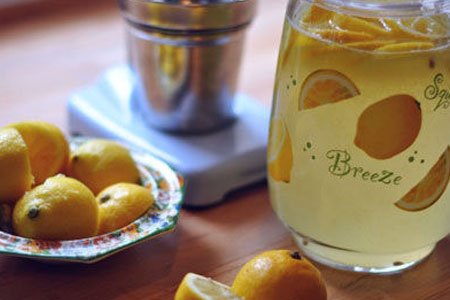 排毒减肥“燃脂圣水” 蜂蜜柠檬水的神奇功效