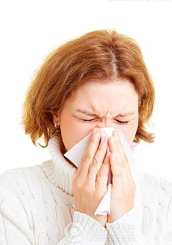 炎热夏季 吹空调会引发鼻炎？