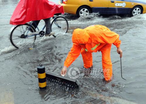 暴雨过后 消毒防疫马虎不得！