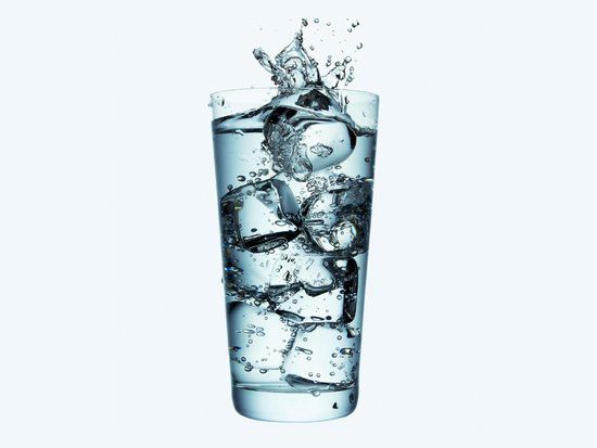 科学家称健康人没必要每天喝八杯水