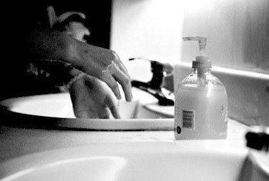 公共场所洗手液多名牌瓶子灌散装货 危害健康 