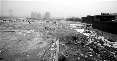 日前，京投联合体以46.5亿元夺得海淀区玉渊潭乡地块。该地块是近年来北京难得的“黄金地块”。实习生 翟超 摄