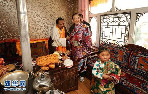 温家宝考察青海藏区 强调寺庙要纯洁僧侣要守戒规