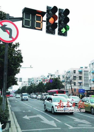 只要不抢黄灯即无需急刹车