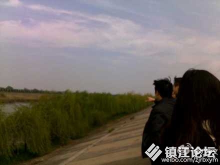 小夹江边界，一边是镇江扬中西来桥，一边是常州武进