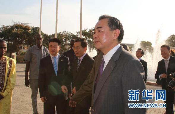 （XHDW）（2）王毅在塞内加尔参观中国援建项目