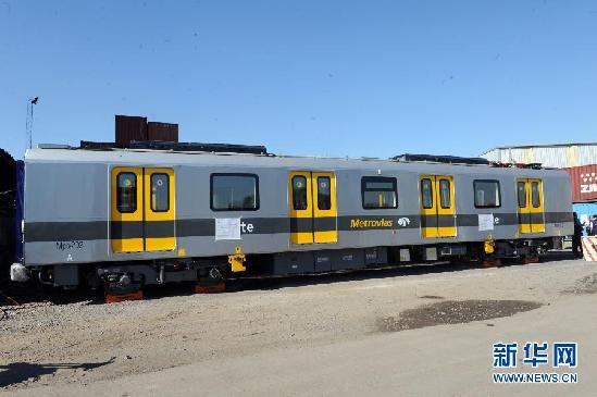 （国际）（1）阿根廷政府移交中国制造地铁列车