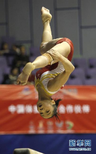 （体育）（2）体操——全国锦标赛：邓琳琳获女子个人全能冠军