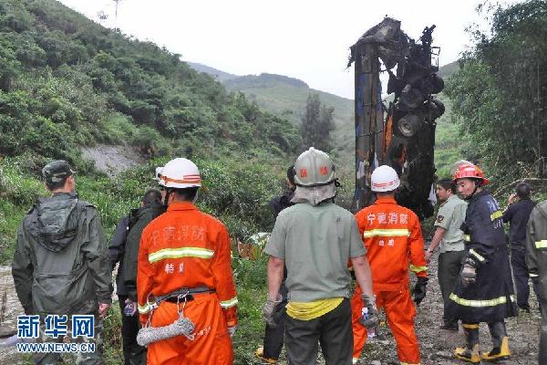 #（新华直击）（2）福建霞浦一大巴从高速公路坠入山谷死亡17人