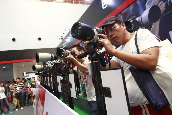 （社会）（1）2012中国(上海)国际摄影器材和数码影像展览会在沪举行