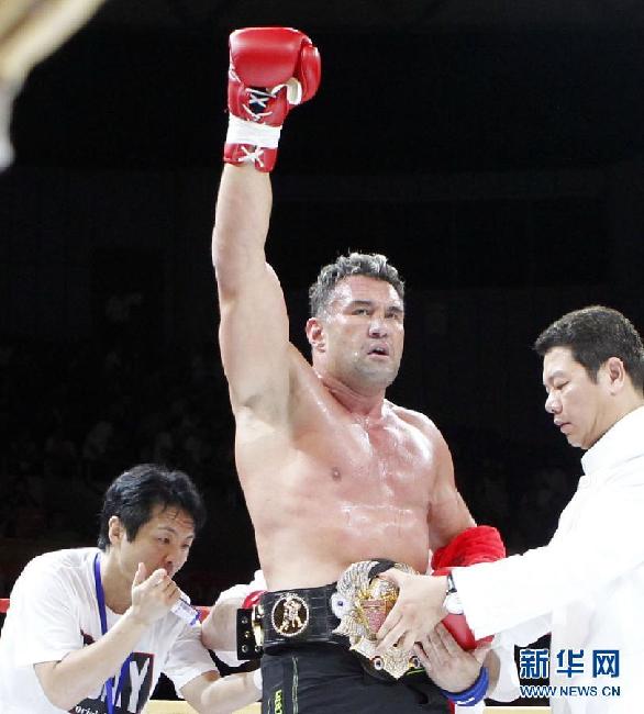 （体育）（5）武术——首届国际综合搏击表演赛在沪举行