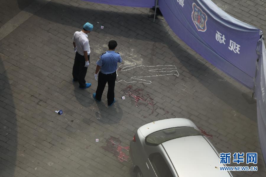 （新华网）（1）重庆发生持枪抢劫案致一死两伤　警方正全力追凶