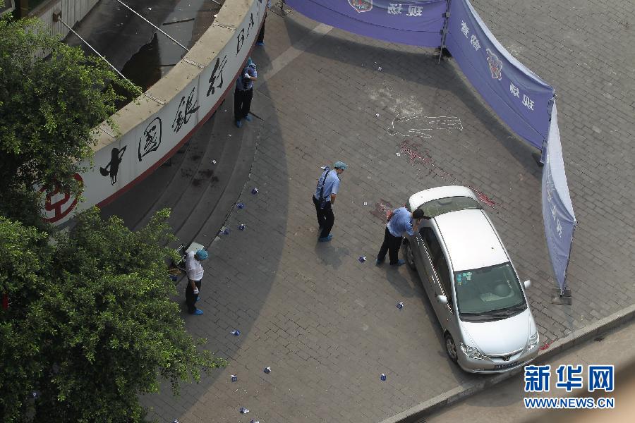 （新华网）（2）重庆发生持枪抢劫案致一死两伤　警方正全力追凶