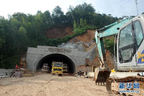 （突发事件）（4）大广高速江西龙南境内一在建隧道洞口发生塌方事故