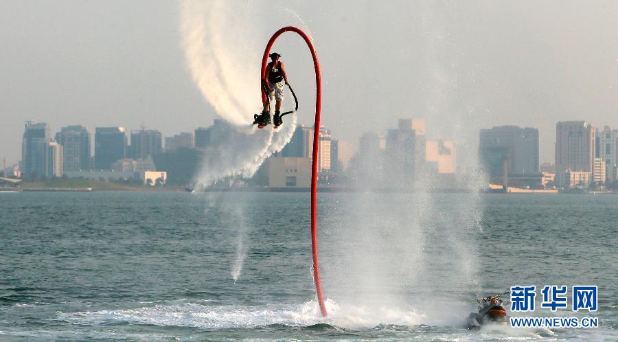 （体育）（2）首届水上飞行器世界杯赛在多哈举行
