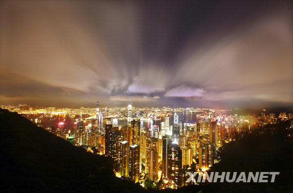 这是香港夜景（7月8日摄）。