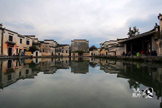 倒影在湖面的建筑，让人沉醉