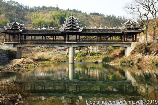 新浪旅游配图：风雨桥 摄影：泛舟