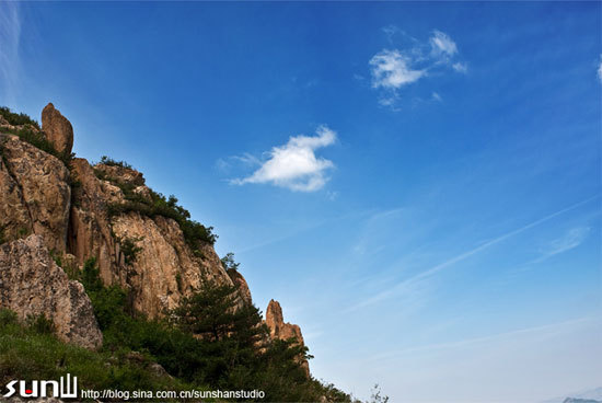 新浪旅游配图：云淡风轻的泰山 摄影：尚山