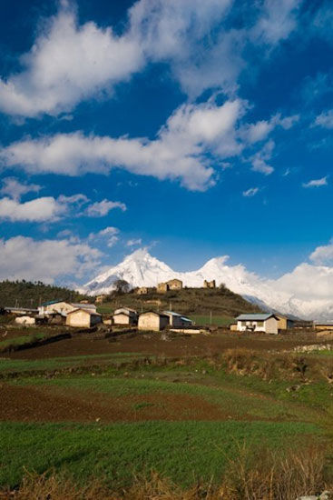 雪山下的美景