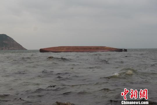 珠江口一集装箱船被撞沉11名船员落水5人失踪（图）