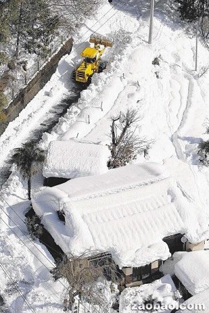 日本大雪致道路封闭居民生活陷入困境（图）