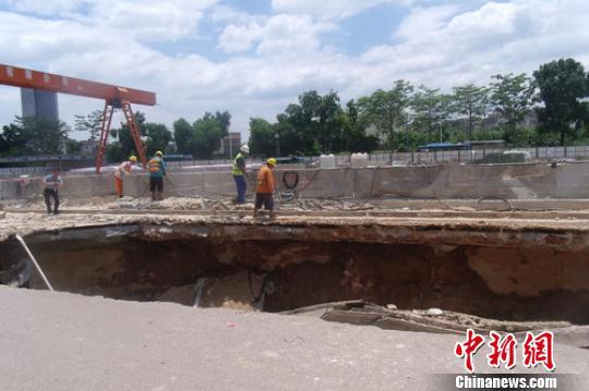 广东莞惠城轨惠州段发生塌方 路段开裂深达4米