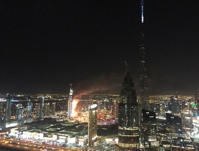 迪拜塔附近万豪酒店跨年夜发生火灾