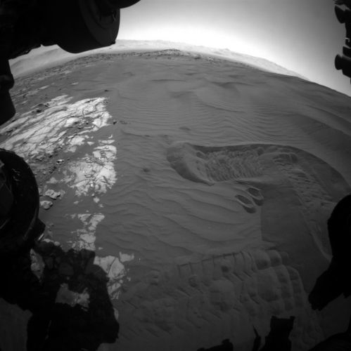 “好奇”号提取火星沙丘土样以研究火星土壤成分